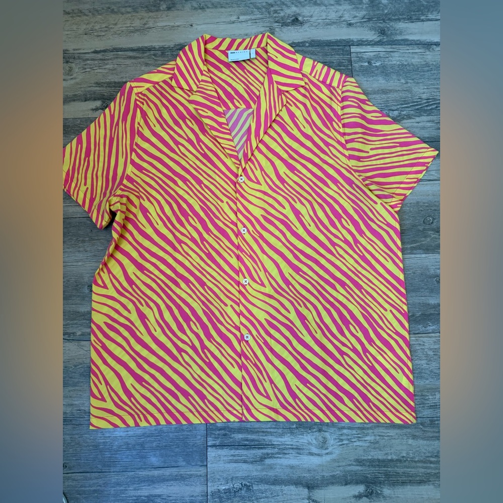 ASOS DESIGN Men’s Island Electric Shirt.
